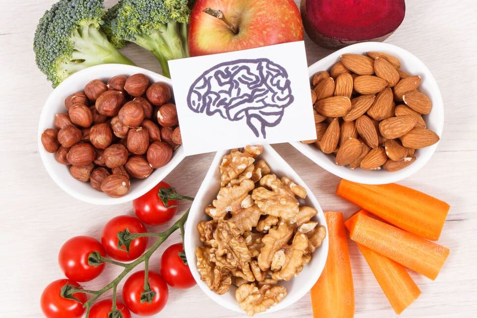 المكسرات والخضروات مفيدة للذاكرة والدماغ